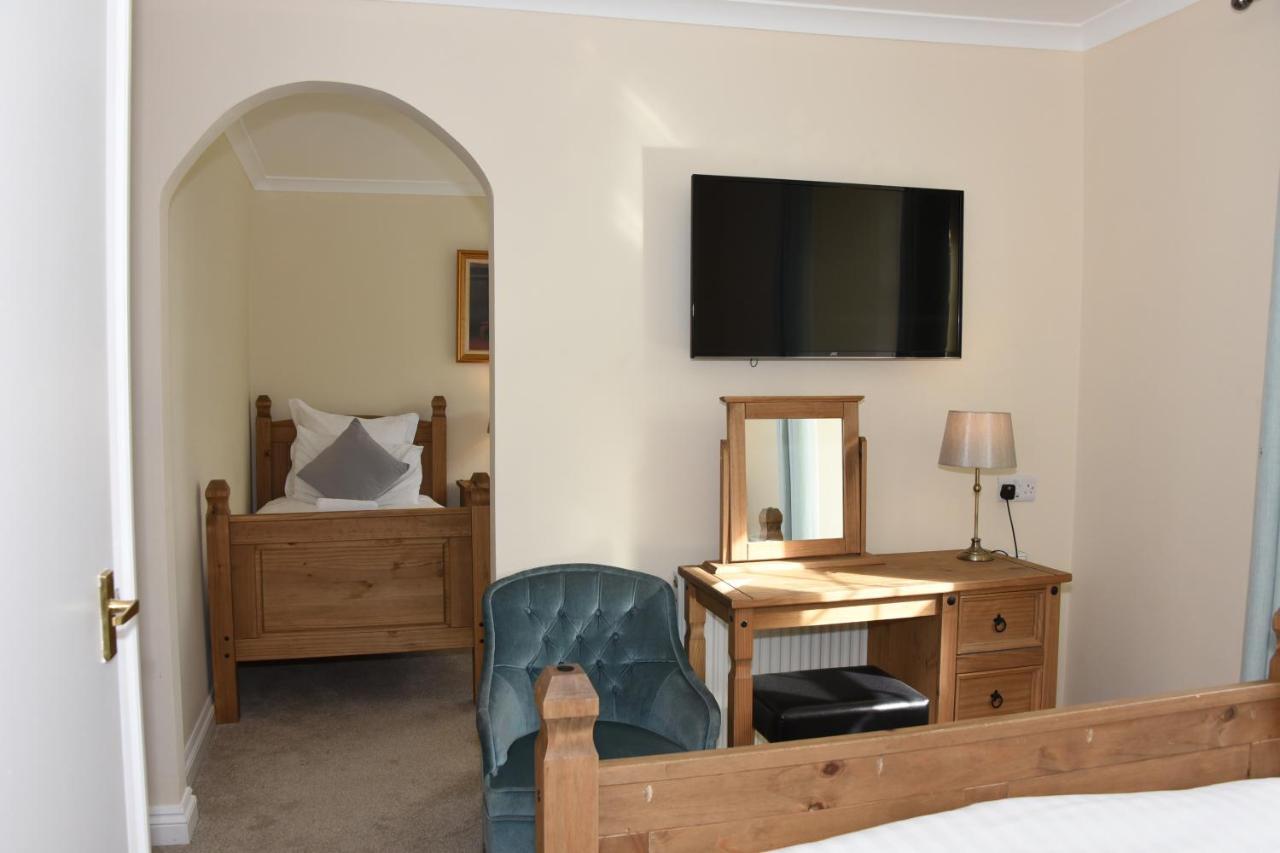 The Llanelwedd Arms Hotel Builth Wells Buitenkant foto